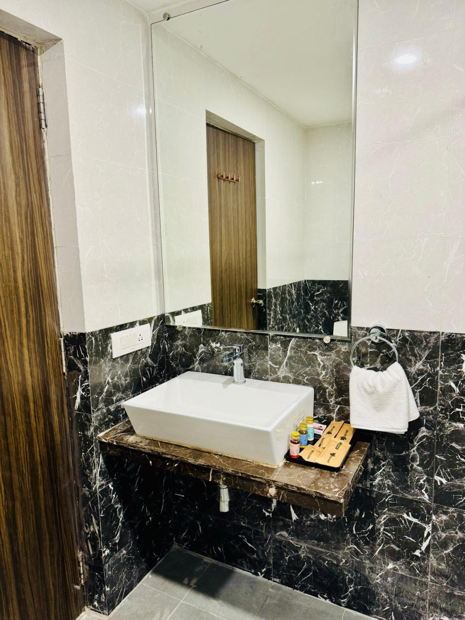 Bluo Amani Vagator - Boutique Hotel Goa 安君纳 客房 照片